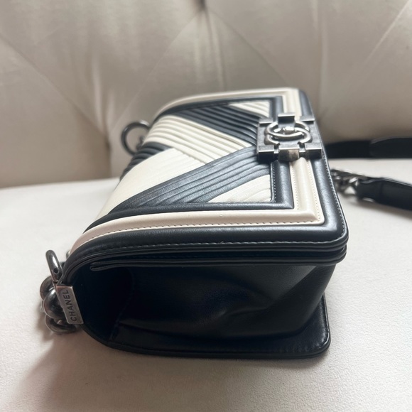 Chanel Chevron Bicolor Boy Bag - Picture 3 of 9